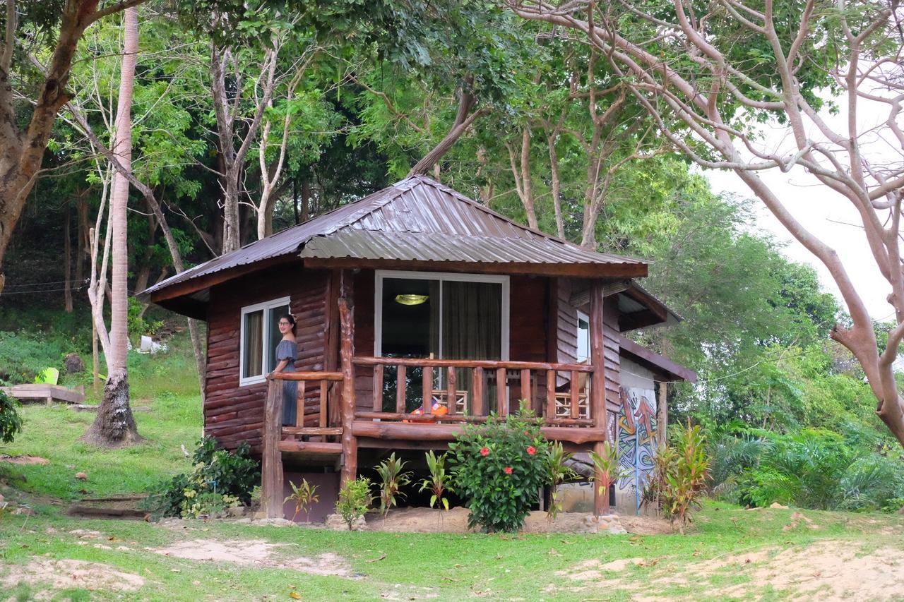 Kohjum Freedom Resort Koh Jum Exterior foto